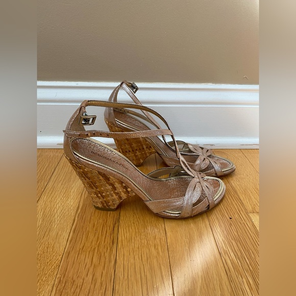 BCBGMAXAZRIA rose gold heels sandals size 6.5 - Picture 2 of 4